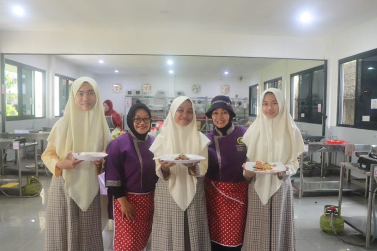 Darul Marhamah Bekali Santriwati Keterampilan Memasak Bersertifikat