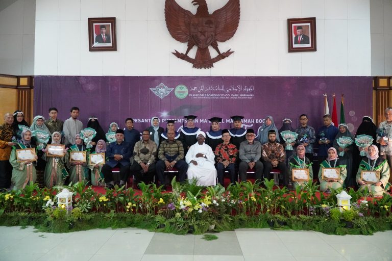 Wisuda Akhir dan Tahfidz Darul Marhamah 2024 Bertabur Prestasi